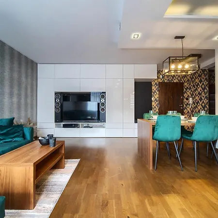 Komedy Deluxe Apartman *