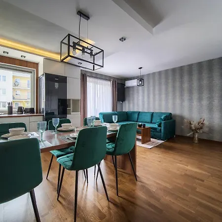 Komedy Deluxe Apartman *